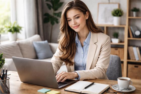 Mladá žena sa pripravuje na pohovor